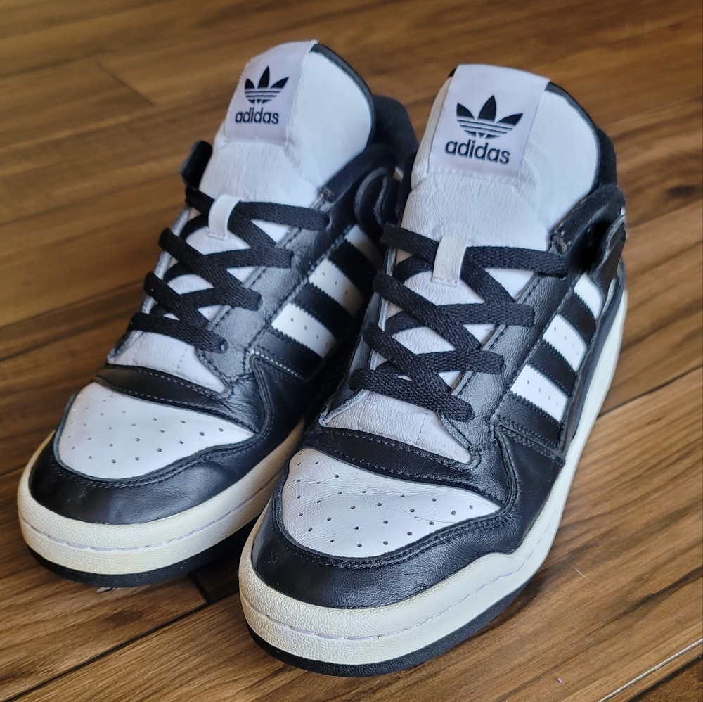 Adidas forums low mens size 10, black and white